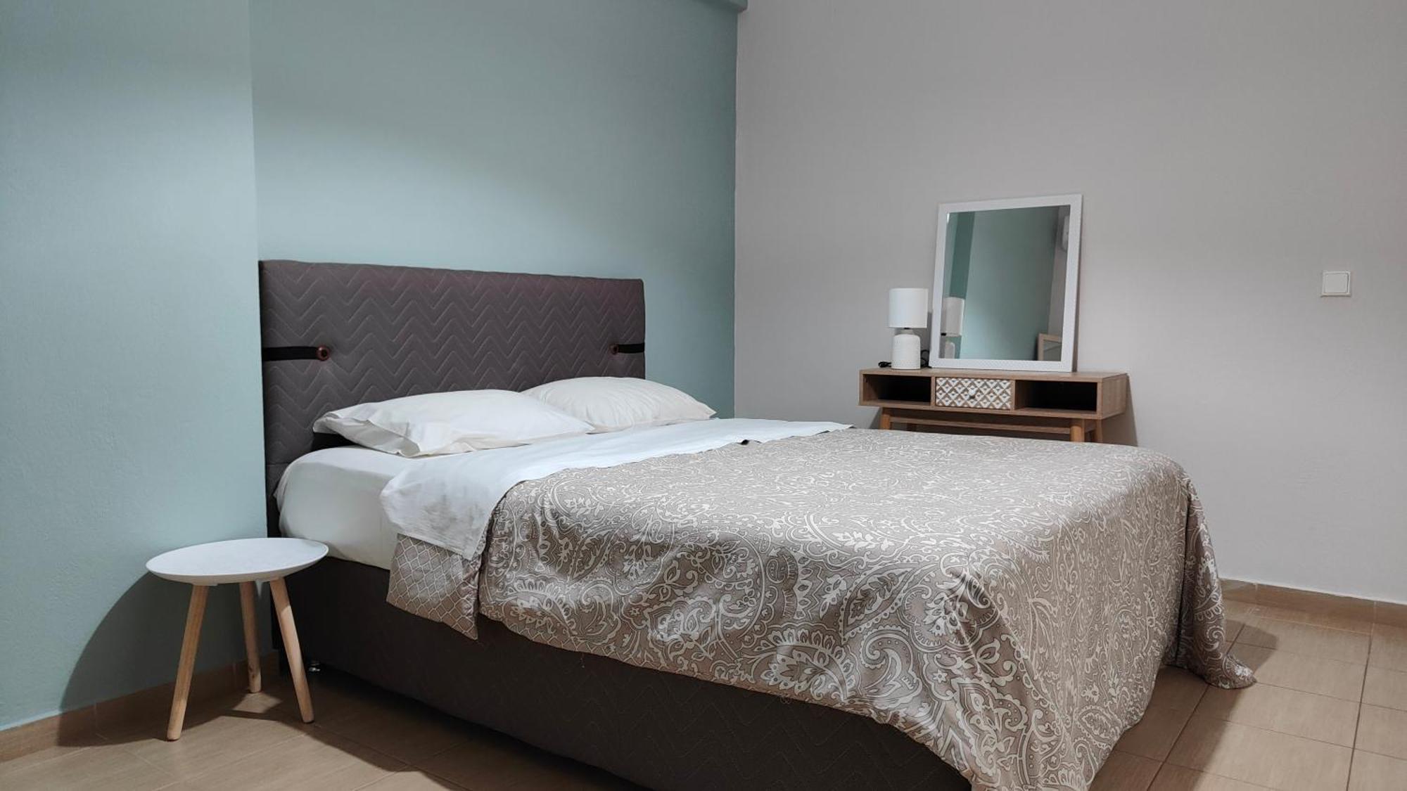 Rock & Roll 1 - Modern In Apartment *